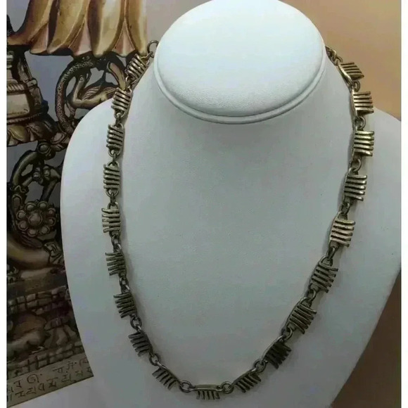 J.Crew Antique Gold Tone 3D Art Deco Necklace Fishbone Design Metallic - Picture 2 of 5